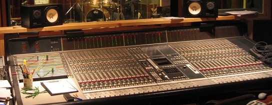 image of the SSL4000E desk